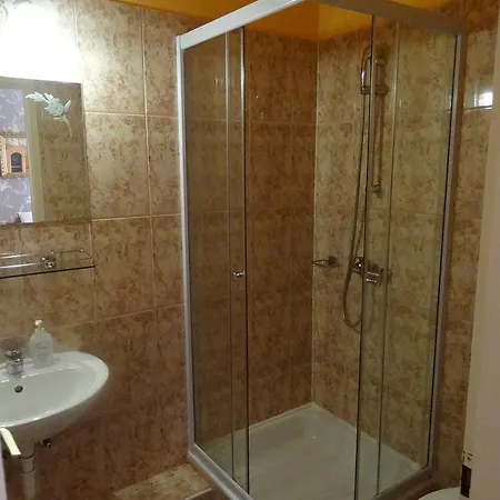 Budai Panzio 3*