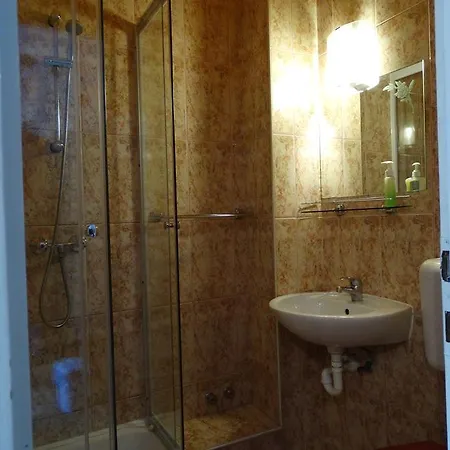 Budai Panzio 3* İstolni Belgrad